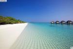 Maledivský ostrov Kanuhura s pláží