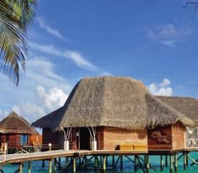 Maledivy a hotel Thulhagiri Island Resort s bungalovem