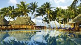 Maledivský hotel Vilu Reef Beach s bazénem