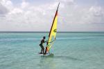 Maledivy - windsurfista