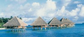 Maledivský hotel Adaaran Club Rannalhi u moře