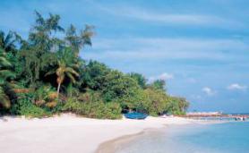Maledivský hotel Bandos Island Resort s pláží