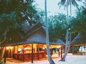 Maledivy a hotel Biyadhoo Island Resort s barem