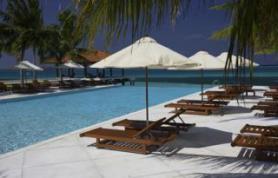 Maledivský hotel Club Faru s bazénem