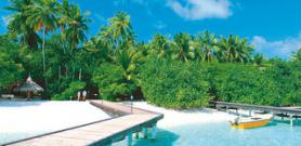 Maledivský hotel Embudu Village s pláží