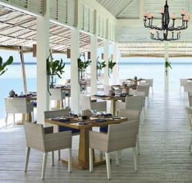 Maledivský hotel Four Seasons Resort Maldives At Landaa Giraavaru s restaurací