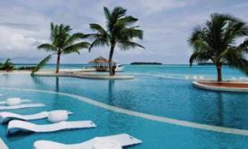Maledivský hotel Holiday Inn Resort s bazénem