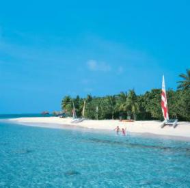Maledivský hotel Reethi Beach Resort s pláží