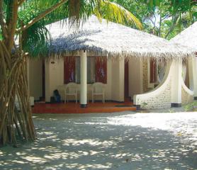 Maledivský hotel Velidhu - bungalov