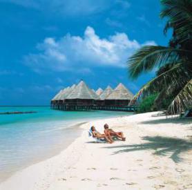 Maledivský hotel Velidhu s pláží