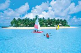 Maledivský hotel Vilu Reef Beach a pobřeží