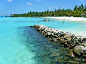 Další pláž na jednom z ostrovů Malediv