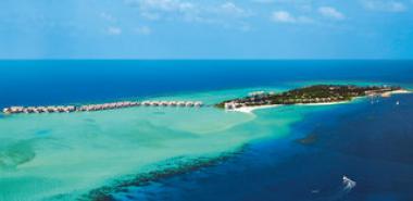Maledivský hotel Four Seasons Resort Maldives At Landaa Giraavaru v oceánu