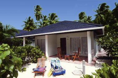 Maledivský hotel Sun Island Resort s jedním z bungalovů