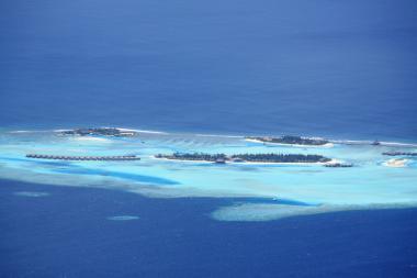 Maledivy - část ostrova Anantara