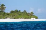 Maledivský atol Gnaviyani a pobřeží