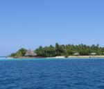 Pohled na pobřeží maledivského ostrova
