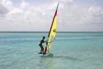 Maledivy - windsurfista