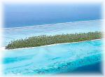 Maledivský Thaa Atol a jeden z ostrůvků